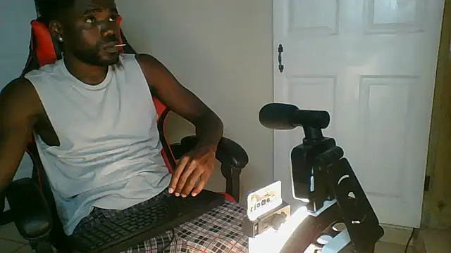 Snapshot of Suamyst_25 chatting on 04-27-26, 06:17 Suamyst 25 online show from 04-27-26, 06:17