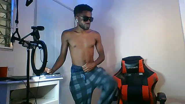 Snapshot of Suamyst_25 chatting on 05-24-26, 04:45 Suamyst 25 online show from 05-24-26, 04:45