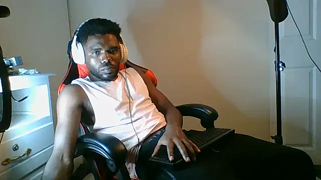 Snapshot of Suamyst_25 chatting on 05-28-26, 04:43 Suamyst 25 online show from 05-28-26, 04:43