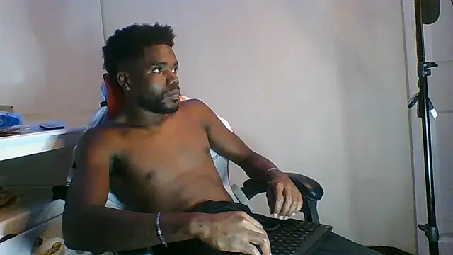 Snapshot of Suamyst_25 chatting on 06-07-26, 04:38 Suamyst 25 online show from 06-07-26, 04:38