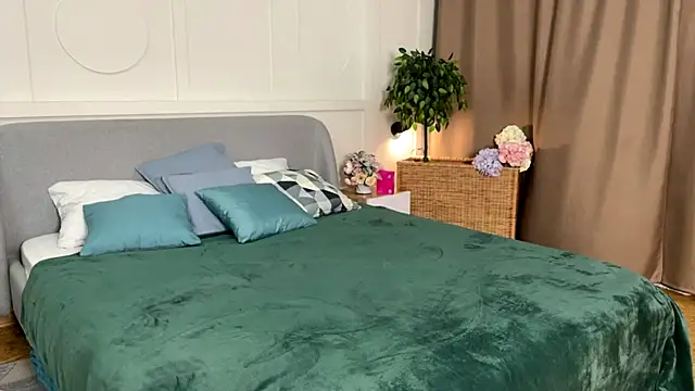 Snapshot of Adele_Shy chatting on 11-29-25, 01:30 Adele Shy online show from 11-29-25, 01:30