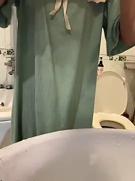 Snapshot of Emily-y chatting on 01-06-26, 01:26 Emily-y online show from 01-06-26, 01:26