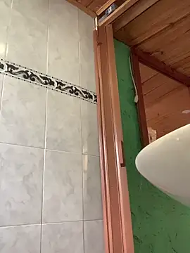 Emilyy-18 online show from 11-25-25, 05:57