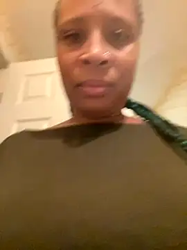 CreammieDelite online show from 10-29-25, 05:20