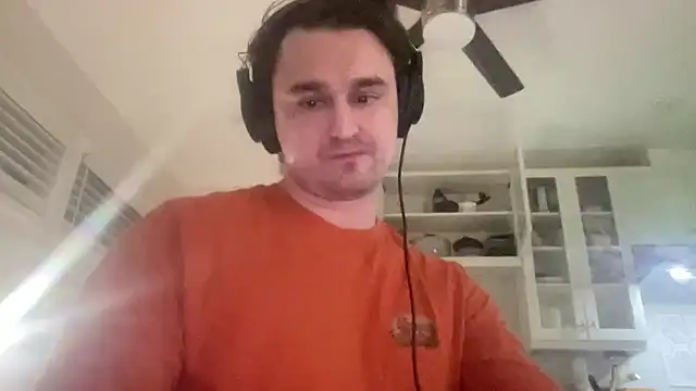 Snapshot of andrenoma427 chatting on 01-12-26, 12:38 andrenoma427 online show from 01-12-26, 12:38