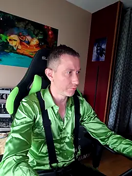 Snapshot of Gamerinleather chatting on 10-26-25, 08:42 Gamerinleather online show from 10-26-25, 08:42