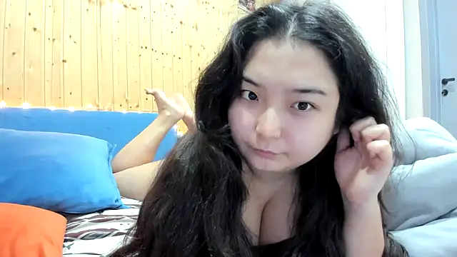 Snapshot of miomyao chatting on 12-18-25, 01:55 miomyao online show from 12-18-25, 01:55