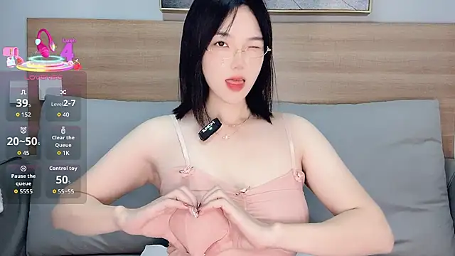 Snapshot of upoo7lt chatting on 12-23-25, 02:20 upoo7lt online show from 12-23-25, 02:20