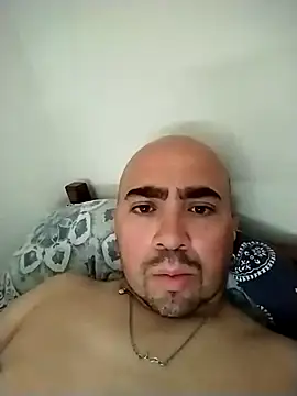 Snapshot of luxobike chatting on 11-26-25, 02:51 luxobike online show from 11-26-25, 02:51