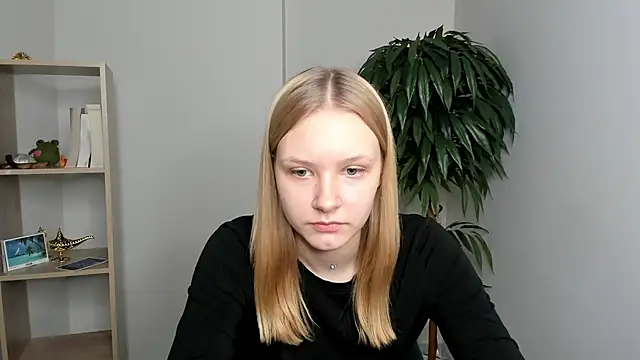 ElissaGlod online show from 10-25-25, 07:05