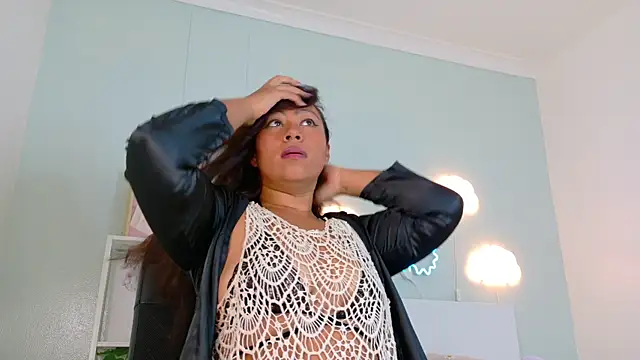 Snapshot of SeleneGibson__ chatting on 11-18-25, 07:18 SeleneGibson online show from 11-18-25, 07:18