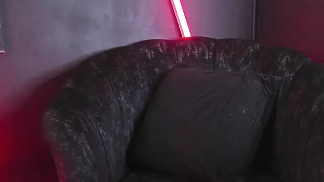 Snapshot of LolaMustaine_ chatting on 12-18-25, 11:55 LolaMustaine online show from 12-18-25, 11:55