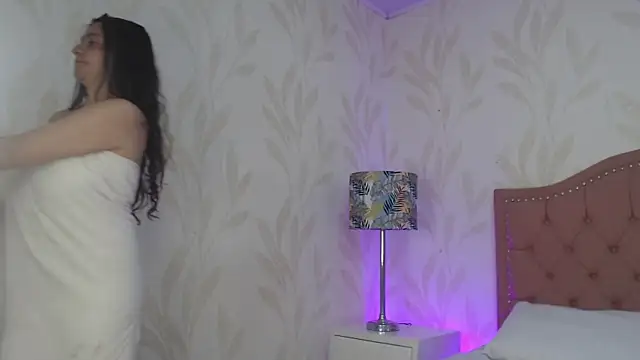 Emmy Palacios online show from 10-31-25, 12:17