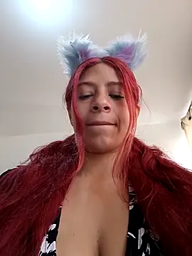 Lunatemptress4 online show from 12-18-25, 01:50