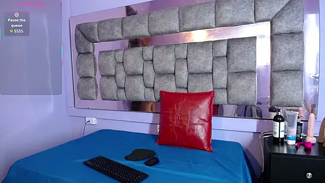 Snapshot of Gigi_Scott_ chatting on 10-25-25, 03:14 Gigi Scott online show from 10-25-25, 03:14