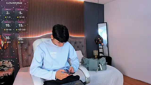 Maxii18  online show from 11-11-25, 07:03