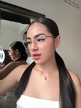 IslaCole online show from 02-11-26, 10:04