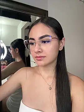 IslaCole online show from 03-09-26, 10:58