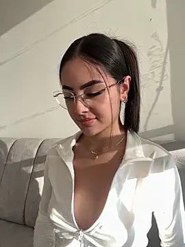 IslaCole online show from 04-23-26, 10:12