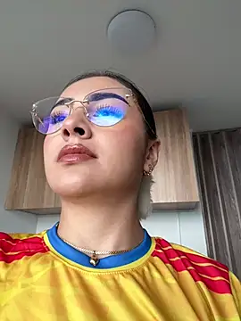 Snapshot of IslaCole chatting on 06-17-26, 09:49 IslaCole online show from 06-17-26, 09:49