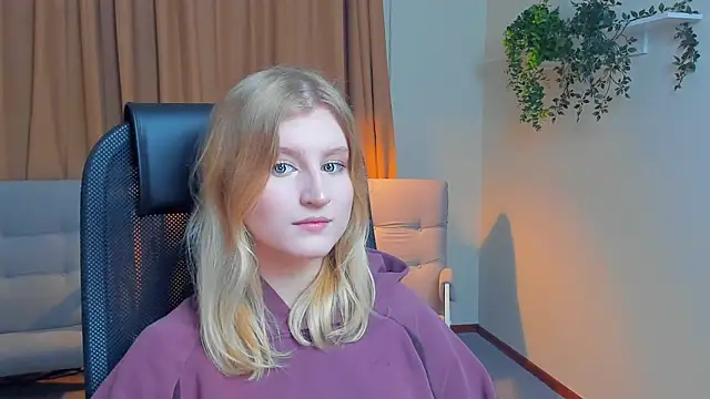 Snapshot of LisaRais chatting on 10-26-25, 09:04 LisaRais online show from 10-26-25, 09:04