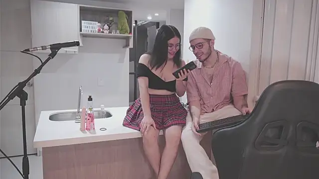 Snapshot of dan_and_daya chatting on 11-23-25, 12:05 dan and daya online show from 11-23-25, 12:05