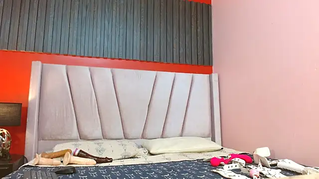 Emma Kiut  online show from 12-18-25, 08:48