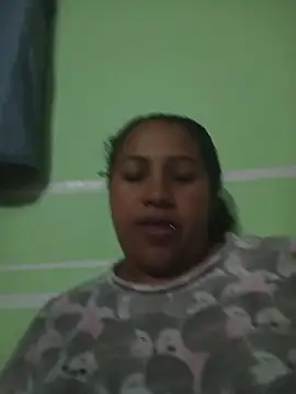 Snapshot of marimar_24 chatting on 12-20-25, 01:23 marimar 24 online show from 12-20-25, 01:23