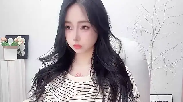 Snapshot of Love-hanzaizai718 chatting on 12-17-25, 03:07 Love-hanzaizai718 online show from 12-17-25, 03:07