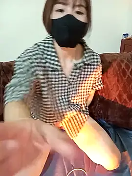 Snapshot of Cherry_Le02 chatting on 12-05-25, 06:48 Cherry Le02 online show from 12-05-25, 06:48