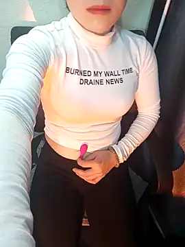 Snapshot of Cherry_Le02 chatting on 02-08-26, 07:17 Cherry Le02 online show from 02-08-26, 07:17