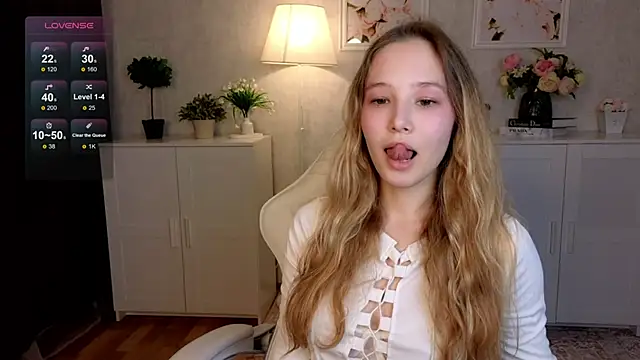 Snapshot of insaneinsomnia chatting on 10-31-25, 09:10 insaneinsomnia online show from 10-31-25, 09:10