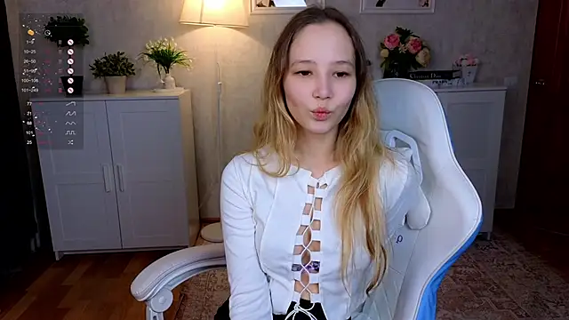 Snapshot of insaneinsomnia chatting on 11-12-25, 09:10 insaneinsomnia online show from 11-12-25, 09:10