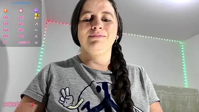 Snapshot of harper1brown chatting on 10-31-25, 11:11 harper1brown online show from 10-31-25, 11:11