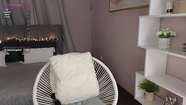Snapshot of LilCatalia chatting on 06-05-26, 10:21 LilCatalia online show from 06-05-26, 10:21