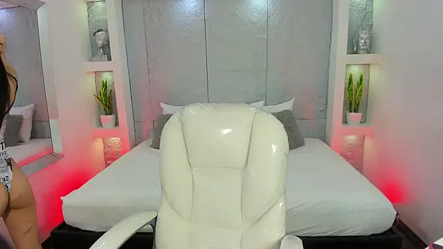 AmyColman  online show from 12-02-25, 11:37