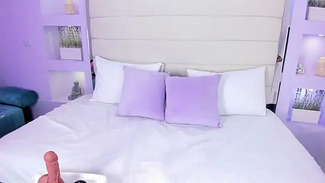 AmyColman  online show from 01-10-26, 12:07