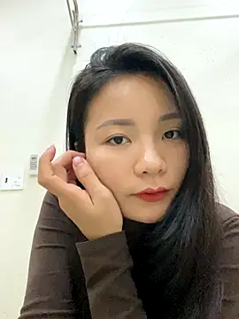 Bee Yellow00 online show from 12-16-25, 05:01