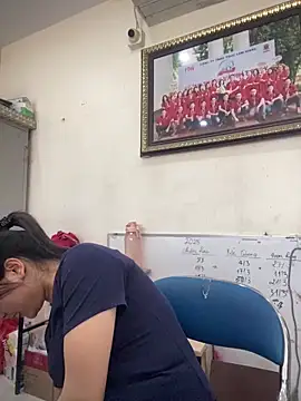 Bee Yellow00 online show from 04-02-26, 02:09