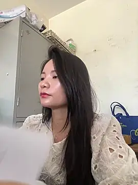 Bee Yellow00 online show from 05-30-26, 02:52