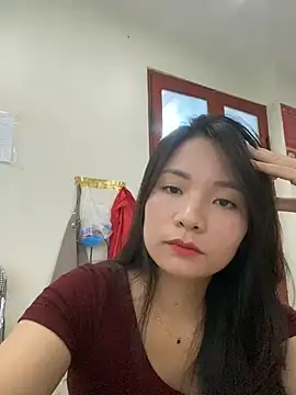 Bee Yellow00 online show from 07-21-26, 04:26