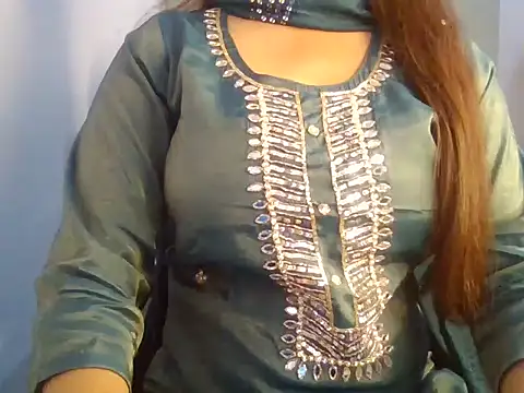 QUEEN SUKU   online show from 10-24-25, 05:37