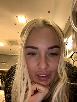 Snapshot of brookemiss88x chatting on 10-23-25, 05:55 brookemiss88x online show from 10-23-25, 05:55