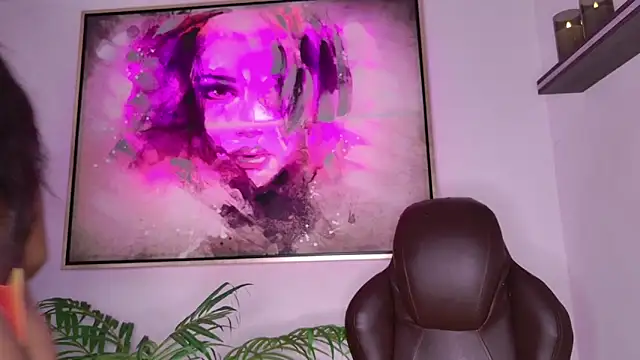 Snapshot of loana_vegas chatting on 11-08-25, 04:18 loana vegas online show from 11-08-25, 04:18