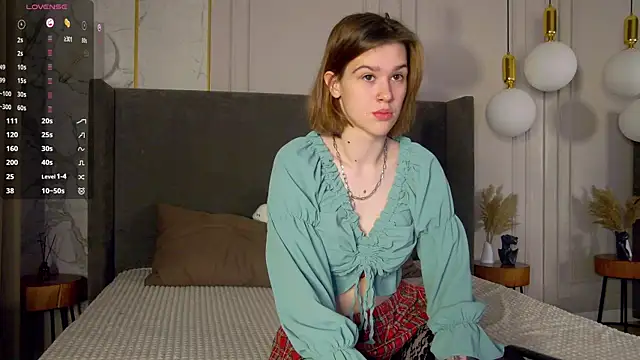 Snapshot of LoraPuffs chatting on 11-17-25, 04:46 LoraPuffs online show from 11-17-25, 04:46