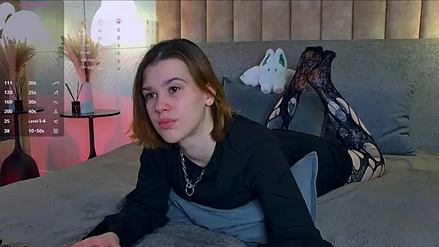 Snapshot of LoraPuffs chatting on 11-24-25, 04:29 LoraPuffs online show from 11-24-25, 04:29