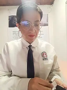 Snapshot of Valentina--1 chatting on 06-19-26, 10:19 Valentina--1 online show from 06-19-26, 10:19