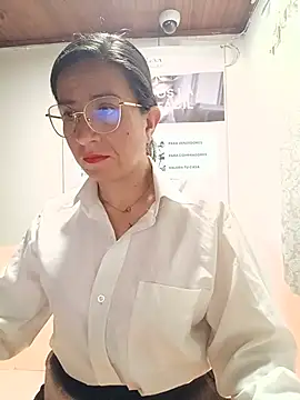 Snapshot of Valentina--1 chatting on 06-30-26, 10:27 Valentina--1 online show from 06-30-26, 10:27