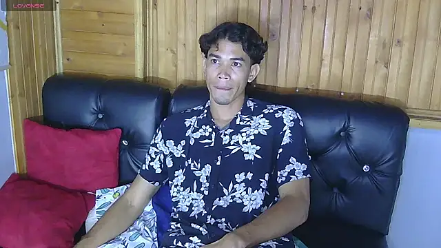 Snapshot of JackLauree chatting on 10-30-25, 12:01 JackLauree online show from 10-30-25, 12:01