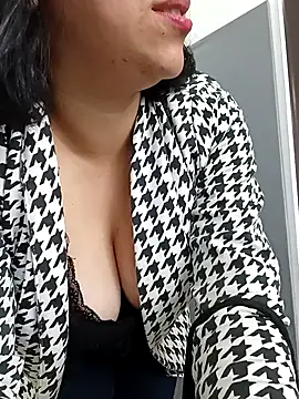 Caroline-17 online show from 12-01-25, 03:50